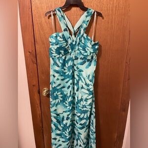 Gorgeous pattern gown size 18 straps on top